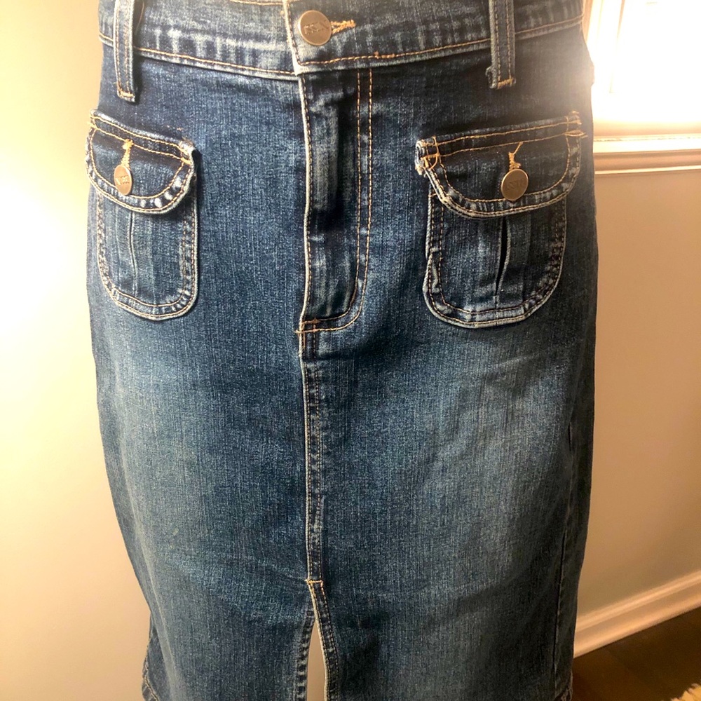 Women’s Nissi brand pencil Jean skirt. Large.